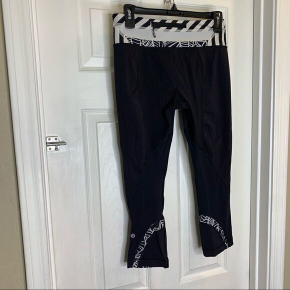 Lululemon Run Inspire Crop Black and White Size 6 - Picture 7 of 9